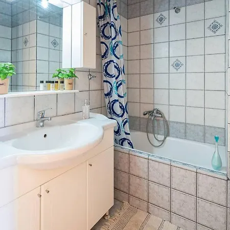 Apartment Finas Penthouse,private Terrace,great View,mins From Sea *